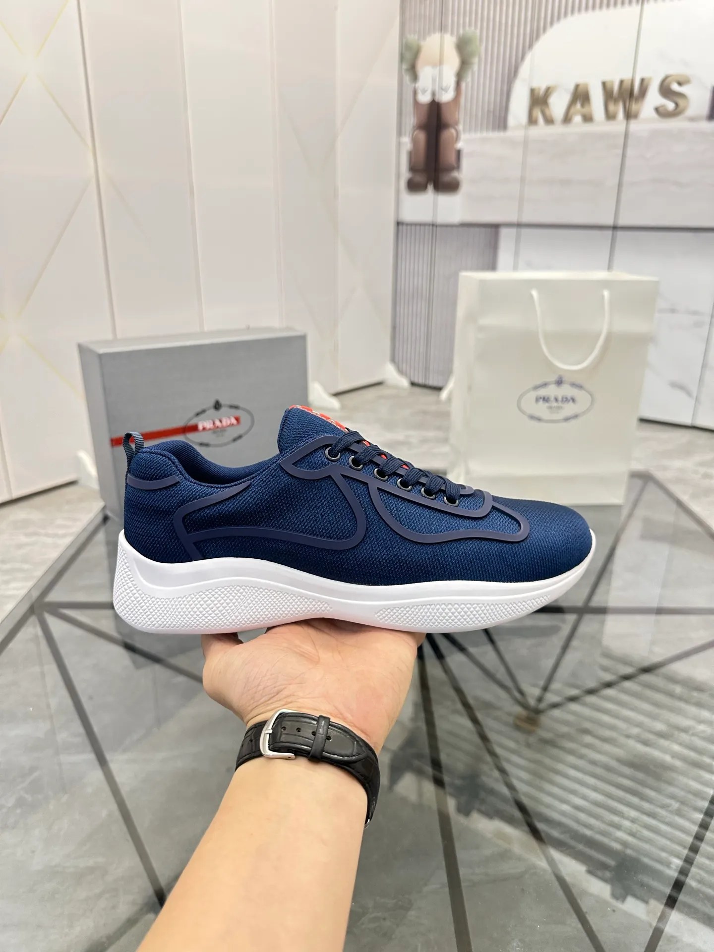 Men's shoes for sale💰: 💰P460¥ High-end top quality Product trademark: Prada * "Prada*" low-top casual shoes Regular size: 38-45 (can be customized to 46) Product materials: imported breathable fly knit upper, breathable lining, cowhide foot pads, original air cushion outsole. No.: 001